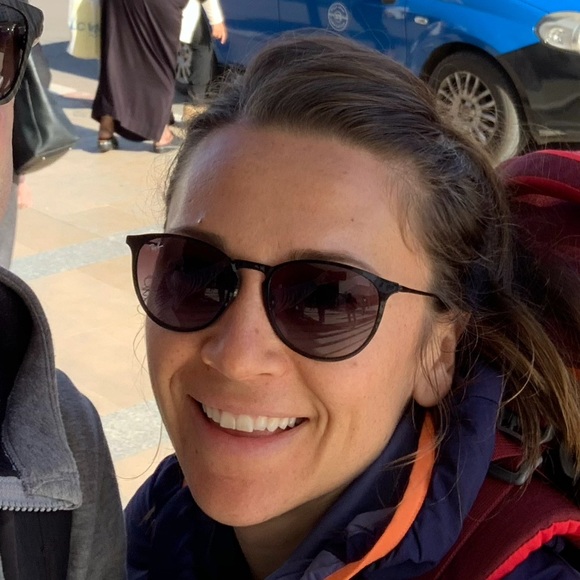 Meet your Posher, Danielle - Picture 1 of 1